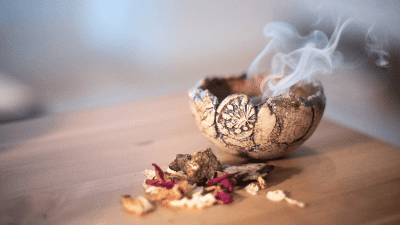 quemar resina aromática